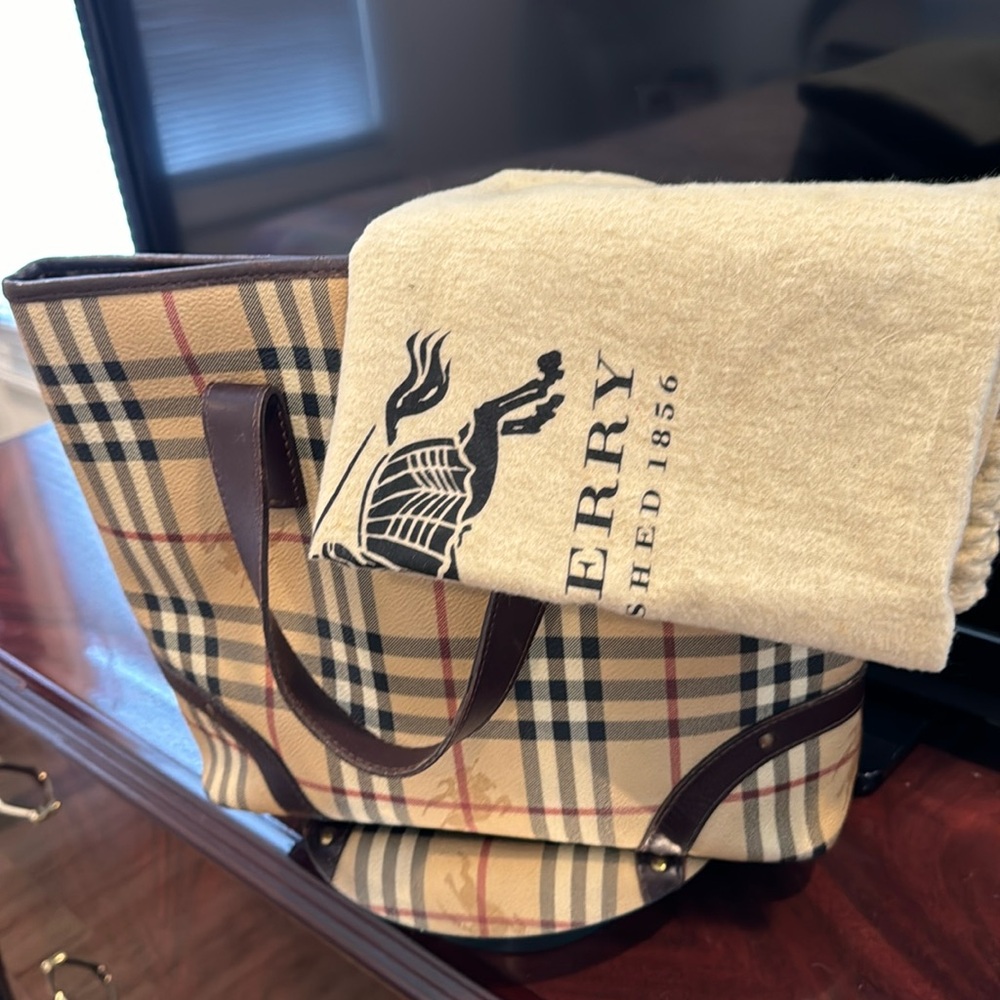 Burberry bag excellent condition